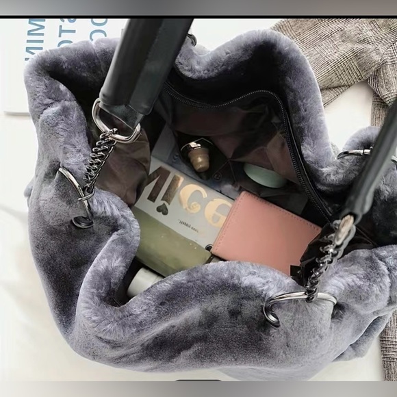 Stylish Faux Rabbit Feel Fur Purse (Back By Popular Demand) Bundle Free Gloves - Picture 7 of 10